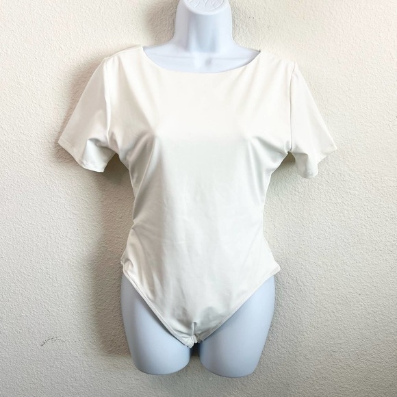 Vici Tops - New Vici x Gina Scoop Back Bodysuit Women’s L white Short Sleeve Stretch